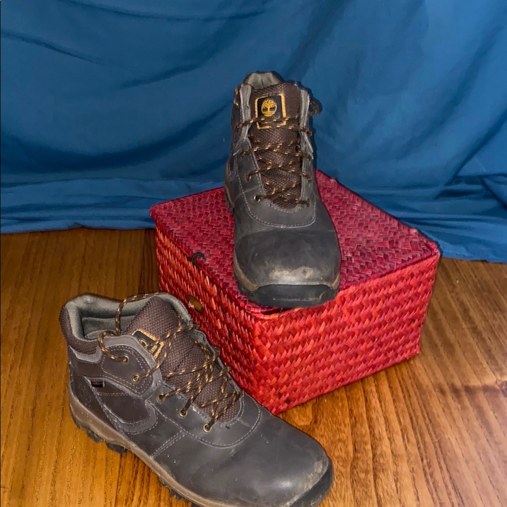 Timberland Boys waterproof Hiking Boots size 7 (EU 40)